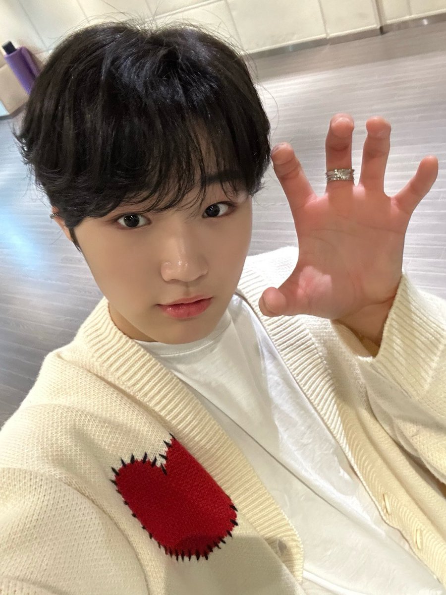 [#은섭]
이제 추우니까 따뜻하게 입고 다녀요🥰
감기조시임🥺🥺

#루네이트 #LUN8
#보고싶었다아😍