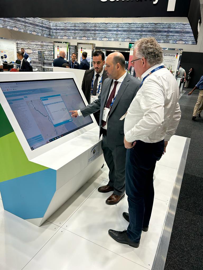 SgsOrgSa's tweet image. ١- تحت مظلة وزارة الصناعة والثروة المعدنية @mimgov تشارك #هيئة_المساحة_الجيولوجية_السعودية
 في المؤتمر والمعرض الدولي للتعدين والموارد #IMARC بمدينة سيدني بدولة أستراليا في جناح #استثمر_في_السعودية
للاسهام في جذب وتعزيز الاستثمار التعديني في المملكة.