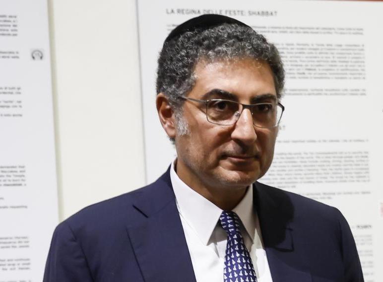 Case degli ebrei marchiate, parla #Fadlun presidente della #comunitàebraica romana: 'Non cediamo al terrore' iltempo.it/attualita/2023… #roma #parigi #israele