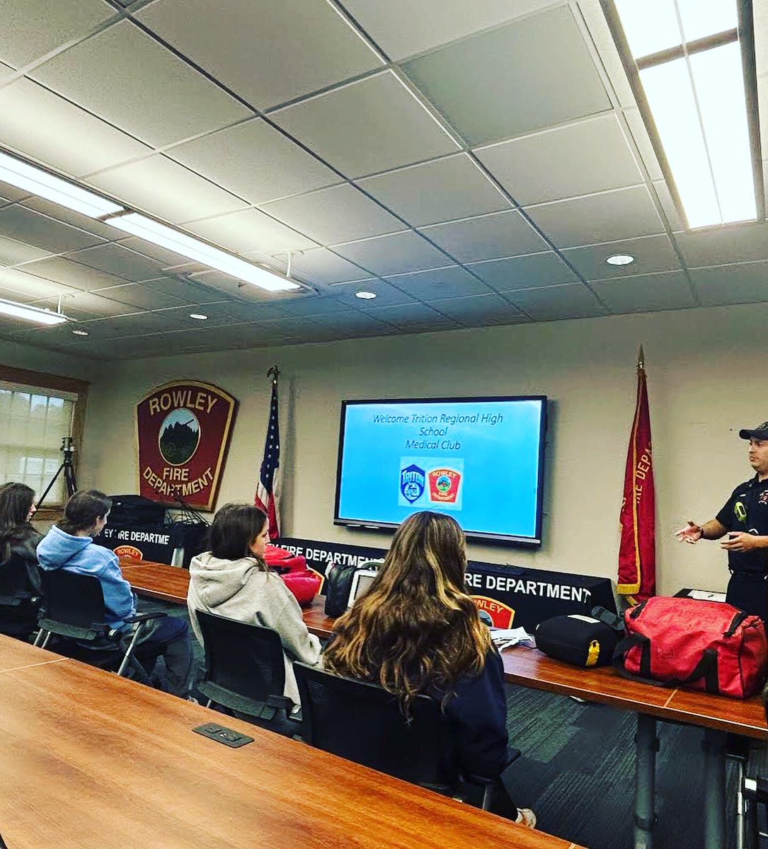 A huge thank you to the @RowleyFire redepartment for meeting with our Future Medical Professionals club on Monday afternoon! #tritonvikings