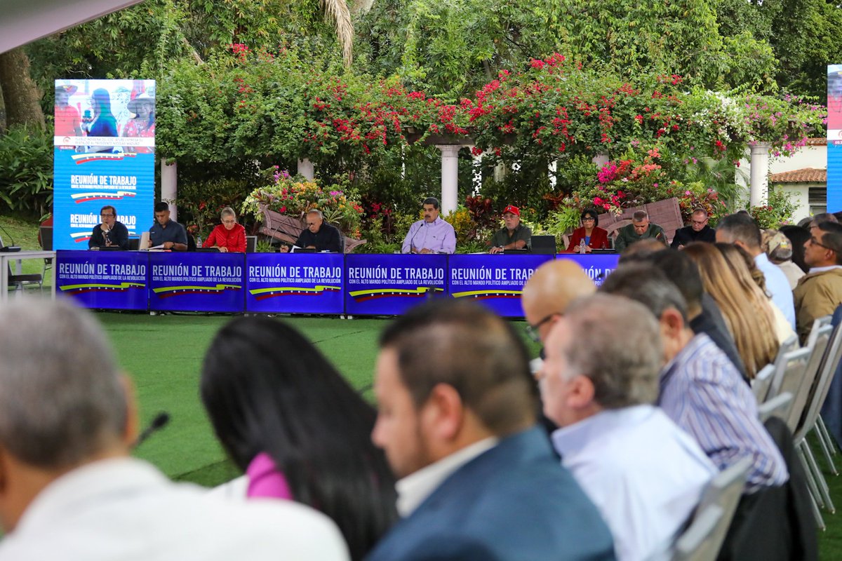NicolasMaduro's tweet photo. ¡Avanzamos hacia el cierre de un buen año! Sin duda, este 2023 ha sido de crecimiento en todos los aspectos, hemos concentrado nuestro esfuerzo en la protección de la juventud venezolana. Ahora, vamos con el lanzamiento de la Gran Misión Juventud Venezuela a consolidar la recuperación de la Patria. ¡Sigamos Juntos!