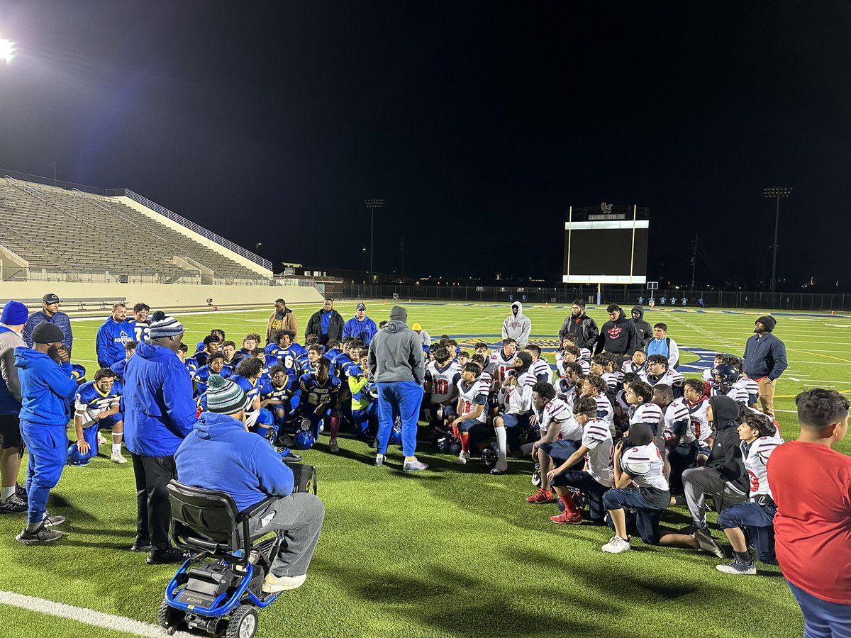 What a great ending to a great season by both of our Jr High School @AliceJohnsonJrH and Aguirre Jr High. Both played hard and competed. Now you all are Channelview Falcons. #flyfalconsfly @CHSFalcons_FB @ChannelviewISD @ChannelviewH