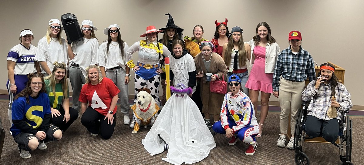 BlufftonSB's tweet photo. Happy Halloween DamFam!! 🦫🤍 https://t.co/jJKq1ZWpMm