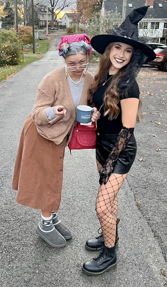 Happy Halloween DamFam!! 🦫🤍