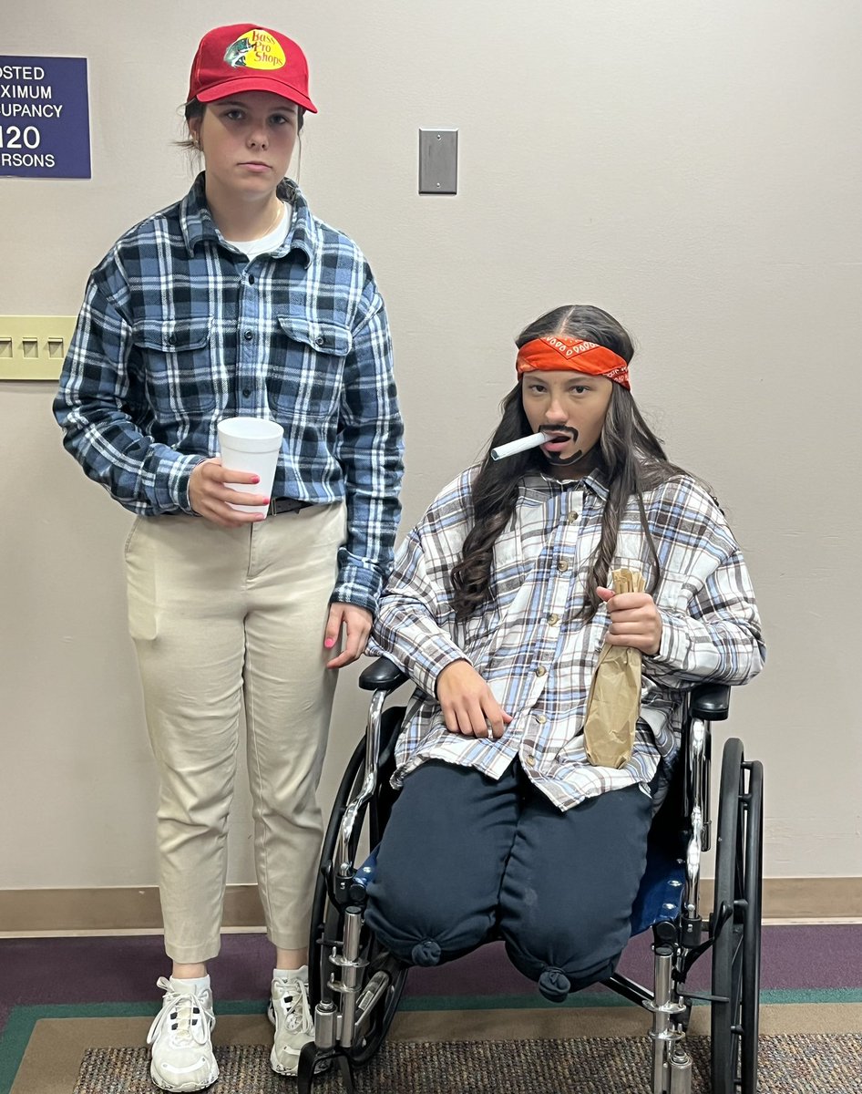 BlufftonSB's tweet photo. Happy Halloween DamFam!! 🦫🤍 https://t.co/jJKq1ZWpMm