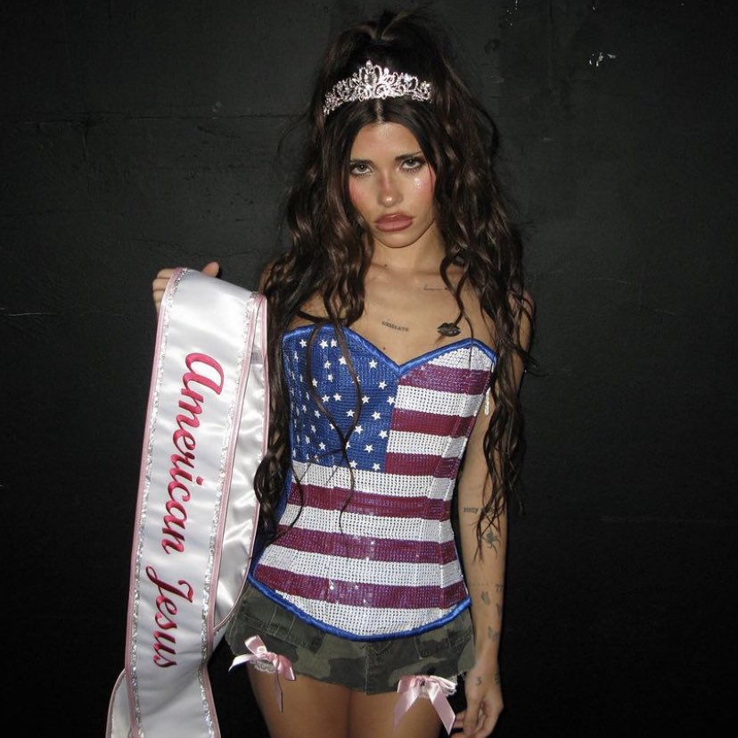 jaidagallery's tweet photo. nessa barrett as american jesus. https://t.co/IHt1THVWwd