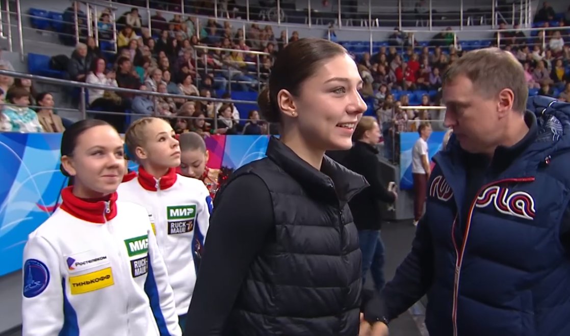 jimmbboe's tweet photo. Anna ready for warmup!!❤️❤️❤️ #AnnaFrolova #Figureskating https://t.co/NpW9ekY9UD