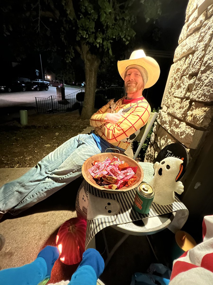 mdoolingjahns's tweet photo. Jahns family of 3 Halloween costume 2023: complete 👻🎃 https://t.co/vdcA9aK4eR
