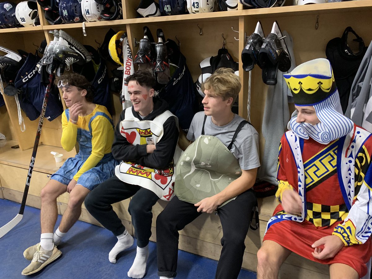 Wishing everyone a Hawks Halloween 🎃 👻 #FearTheFlock <a href="/thecchl/">The CCHL</a>