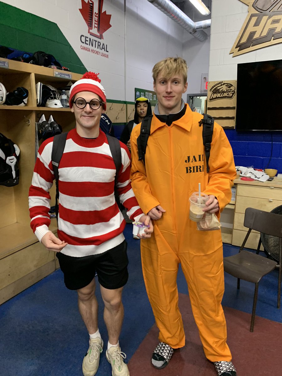 hawkesburyhawks's tweet photo. Wishing everyone a Hawks Halloween 🎃 👻 #FearTheFlock @thecchl https://t.co/kZdGyNyzeK