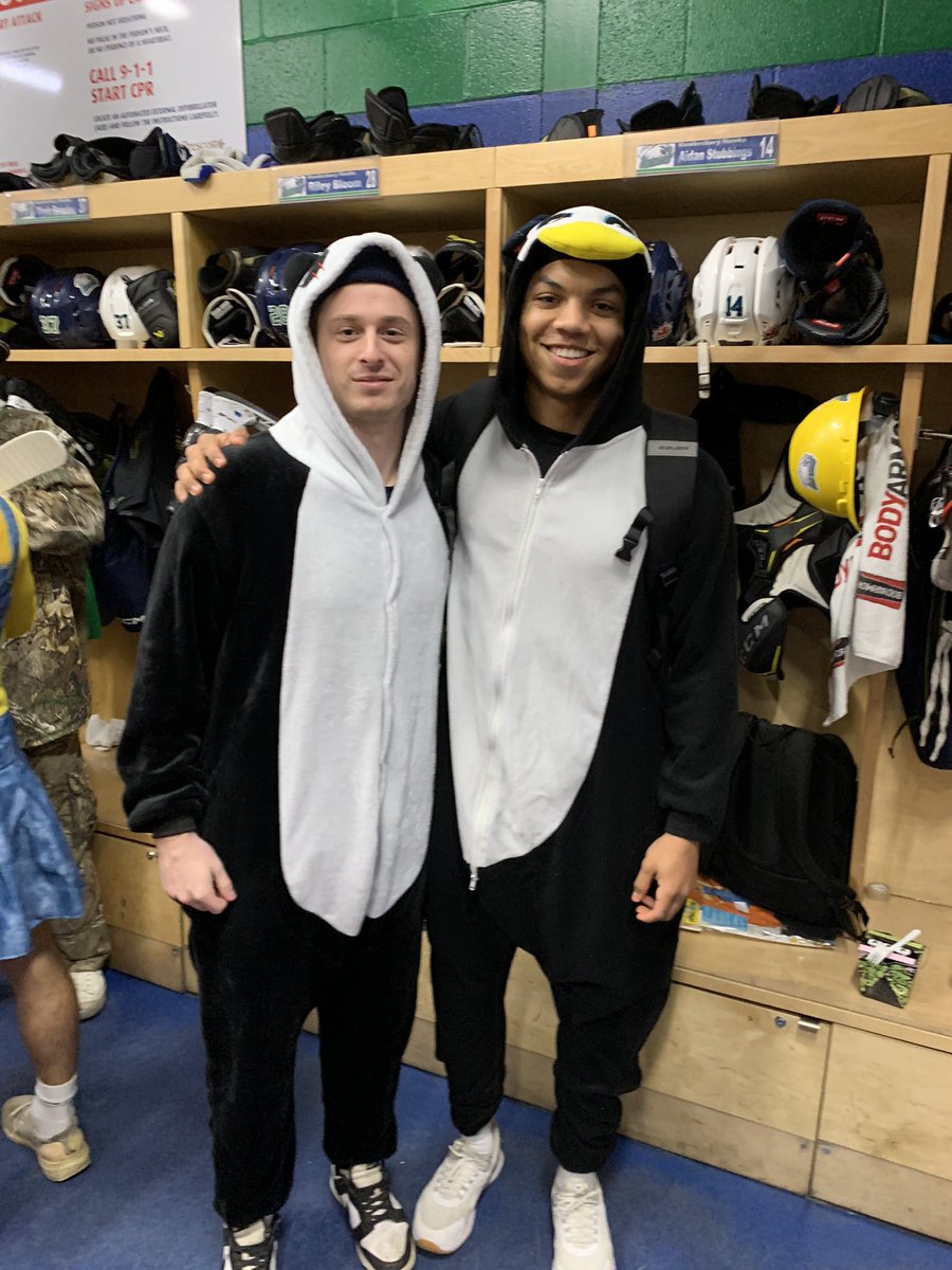 Wishing everyone a Hawks Halloween 🎃 👻 #FearTheFlock <a href="/thecchl/">The CCHL</a>