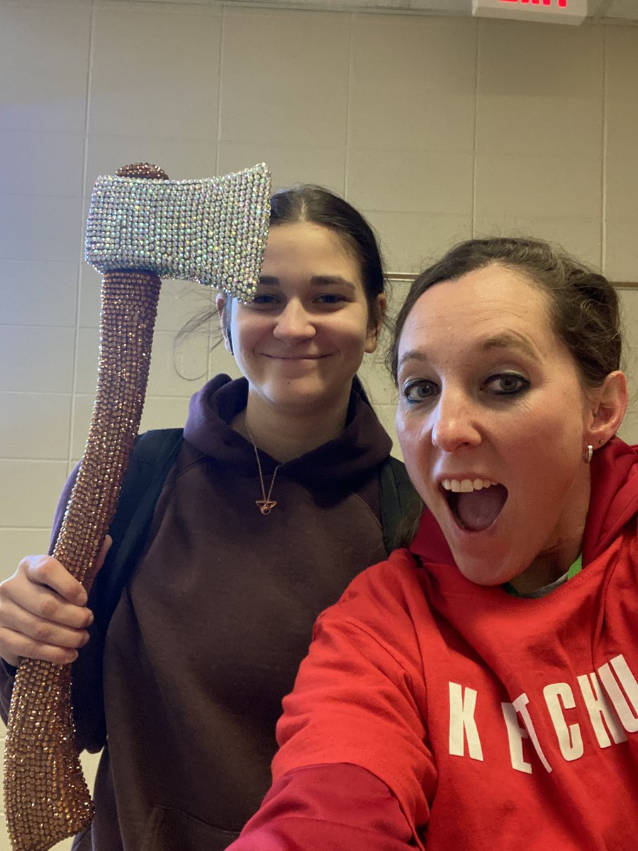 Love seeing our squad with the bedazzled Player of the Day🪓!