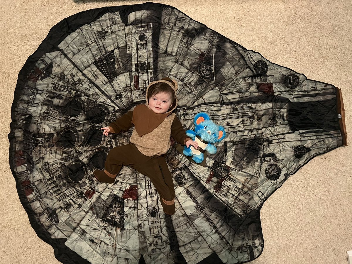 SirEricBrown's tweet photo. Freya’s first Halloween! 🎃👻 She’s our little #Ewok! 🐻🥹 #YubNub #MurderBear #StarWars She needed to have her #Nubs stuffy from #YoungJediAdventures with her. https://t.co/FXl4dhRS4H
