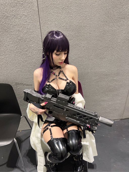 happy halloween (㇏(&bull;̀ᵥᵥ&bull;́)ノ) ♡ mihara - nikke ♡ https://t.co/Hn8HdRTfNq