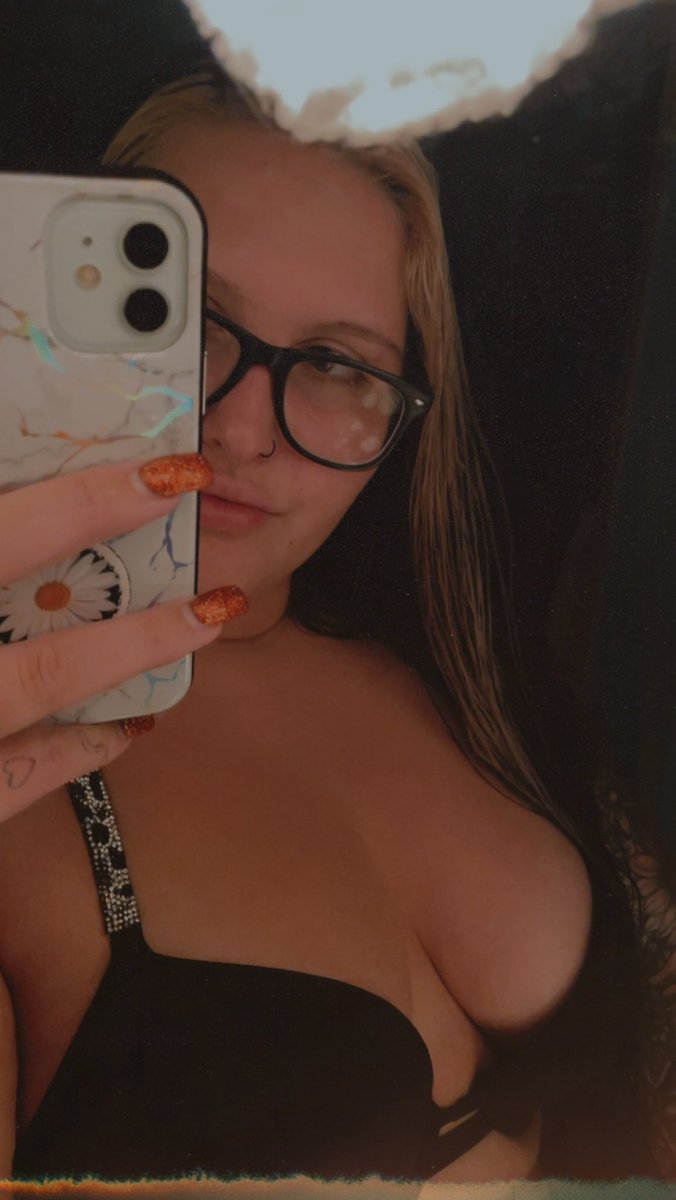 sapphire867's tweet photo. Happy Halloween babes! Click the link 🍑👻😈 #sexy #booty #thick #OF #onlyfans #SugarBabies #SugarDaddies #Contentcreater #newbie 

https://t.co/2leMKkNLwn https://t.co/vXNMJLYzkF