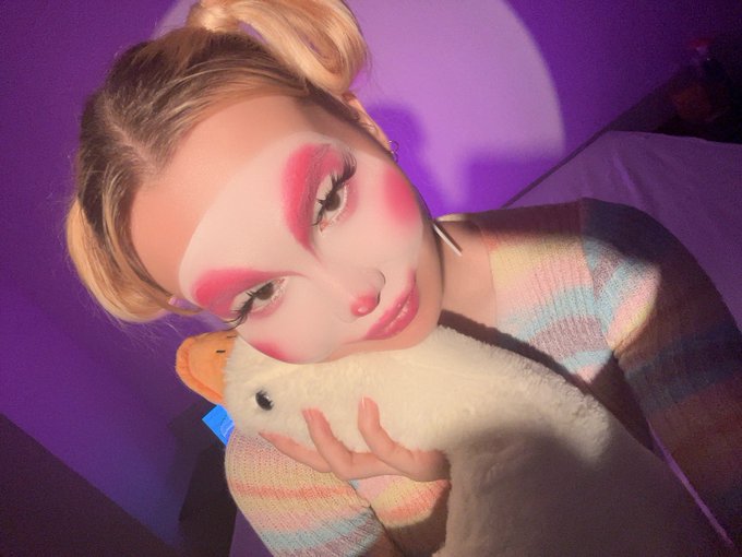 Happy Clownwiener 🤡 https://t.co/ijx0LhjyLQ<a href="/tag/cosplay"class="tags"><span>#cosplay</span></a><a href="/tag/android"class="tags"><span>#android</span></a>