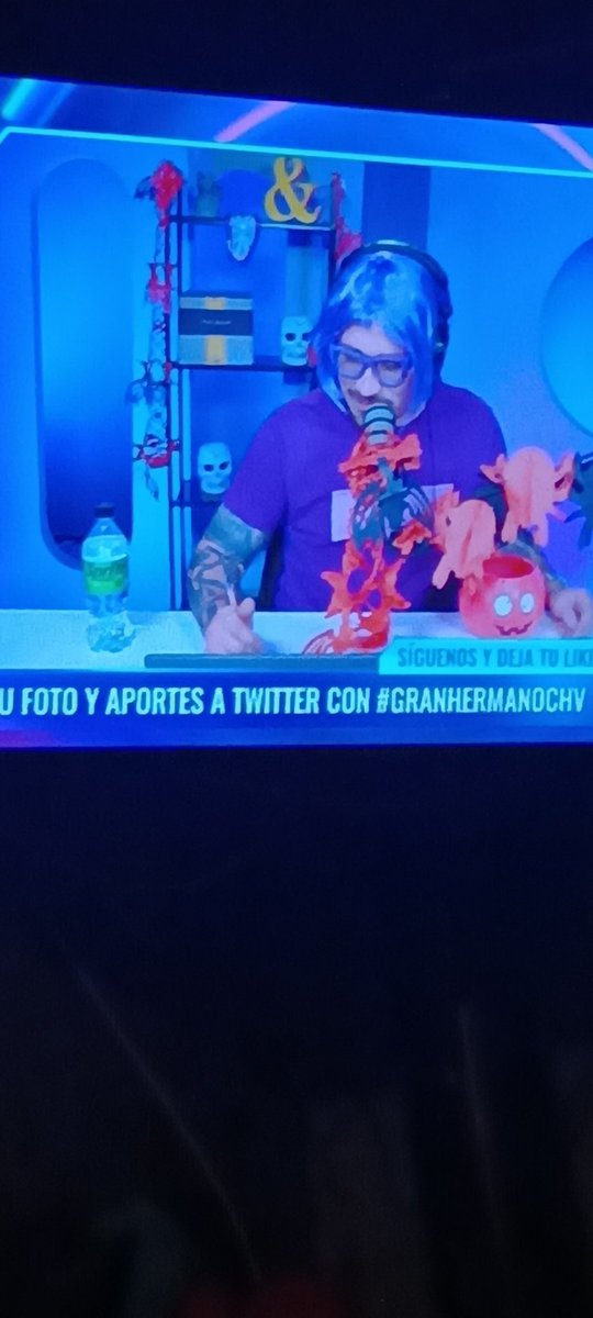 GVegaparedes's tweet photo. Con mi sra viendo el mejor react #GranHermanoCVH #ClaudioMichaux a diario te seguimos tío MICHOCA .... Desde valdivia https://t.co/qsxaclakbR