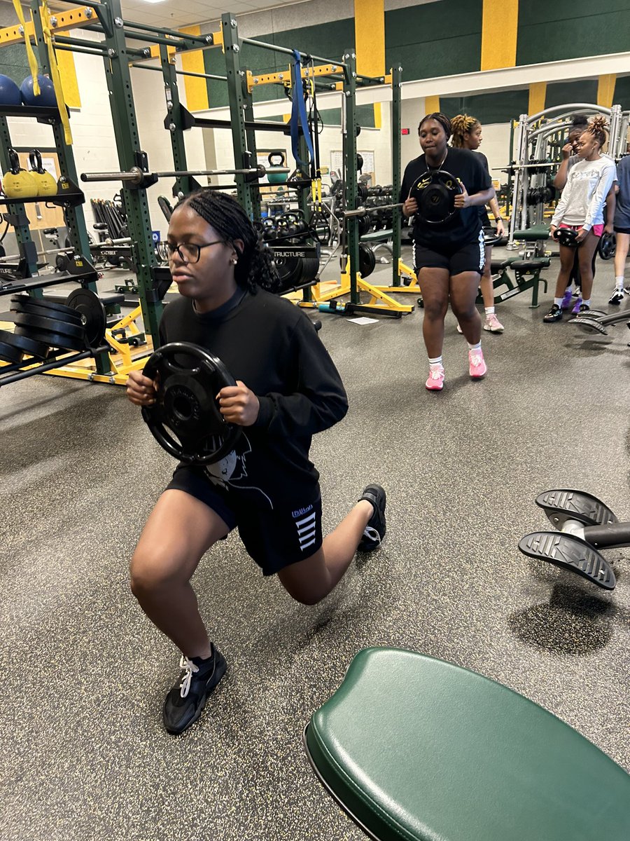 sveaglesgbb's tweet photo. Itโs โget rightโ season over here in Germantown. #svgbb #wwb #workouts #svhs #open2all https://t.co/LwXvrJ58BE