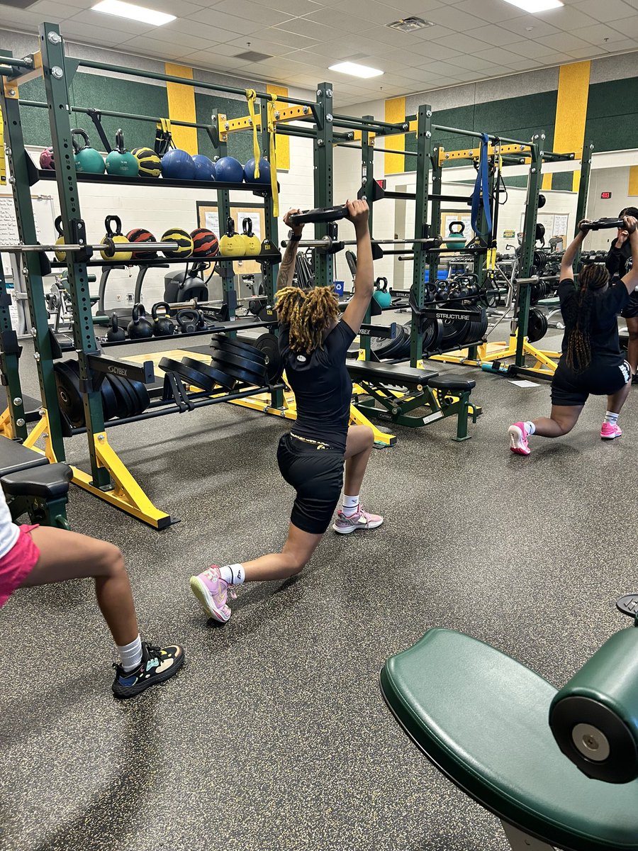 sveaglesgbb's tweet photo. Itโs โget rightโ season over here in Germantown. #svgbb #wwb #workouts #svhs #open2all https://t.co/LwXvrJ58BE