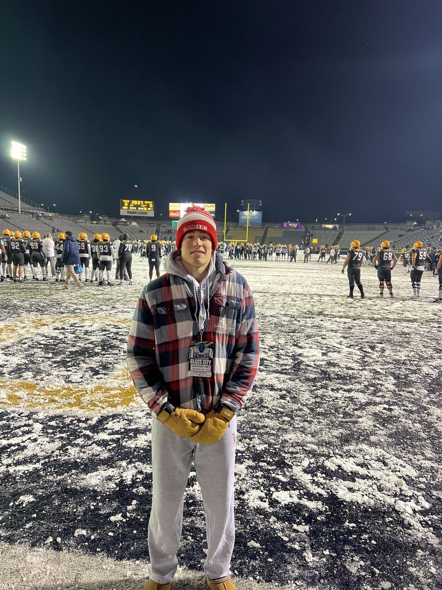 zachort20's tweet photo. Thanks to the Toledo coaching staff for having me out for a game tonight! Had a really fun time even though it wasn’t the best weather. Can’t wait to be back again. @CoachCandle @CoachBGasser @CoachCalcuttaUT @vkehres https://t.co/Xx0bQP0LKV