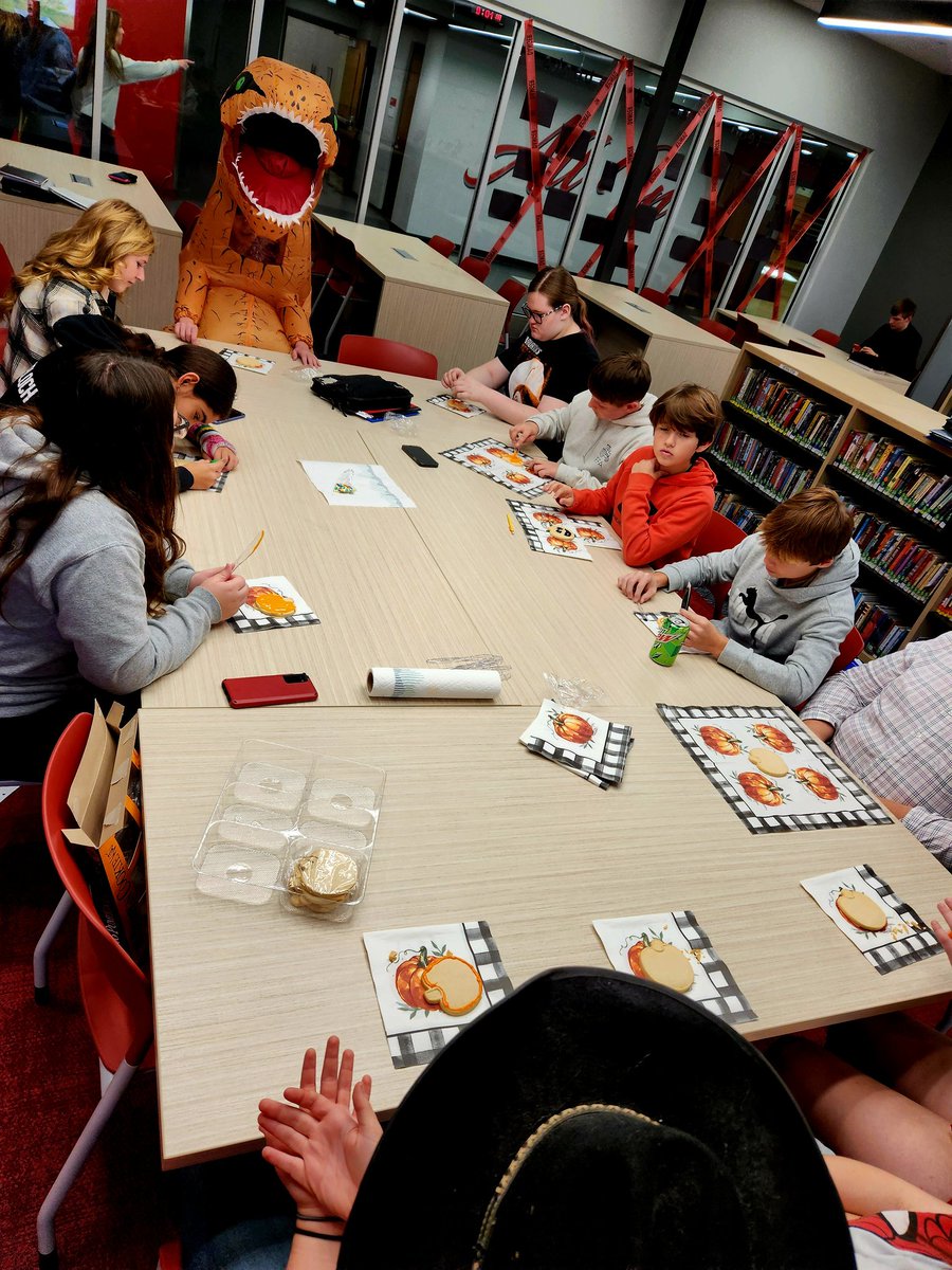 marybethk47's tweet photo. My Pride Time group decorated Halloween cookies and had a Halloween trivia contest today #TwitterTuesday #PHEARCE #pridetime #PrideandExcellence #CantStopWontStop #middleschool #ALLIN https://t.co/IFq3kfqeiK