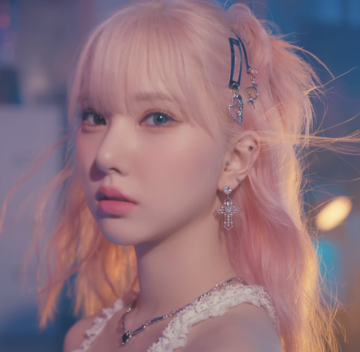 fan_uscake's tweet photo. #CakePress VIVIZ previews their K-pop comeback with the "MANIAC" music video teaser for their 4th mini-album 'VERSUS,' releasing on November 2 at 6 PM KST๐ฆ
Get ready for a night of rocking after heartbreak!๐
#VIVIZ #๋น๋น์ง #EUNHA #์ํ #SINB #์ ๋น #UMJI #์์ง #VERSUS #MANIAC #BPM #BigPlanetMade