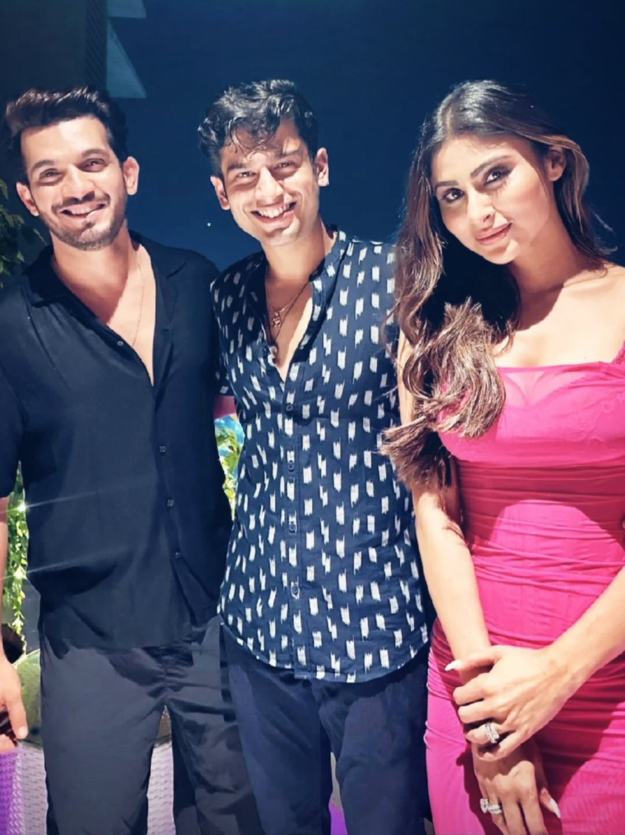 moonstorie43826's tweet photo. So beautiful so elegant just looking like a Wow 🩷💕

#ArjunBijlani #MouniRoy #Arni #HBDArjunBijlani https://t.co/SECxfHDC6H