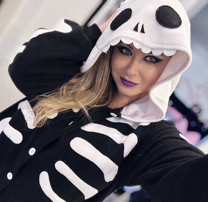 Chillin on stream!! Come chat!! Twitch.tvPinkwasabitv https://t.co/04xVZxvb3i