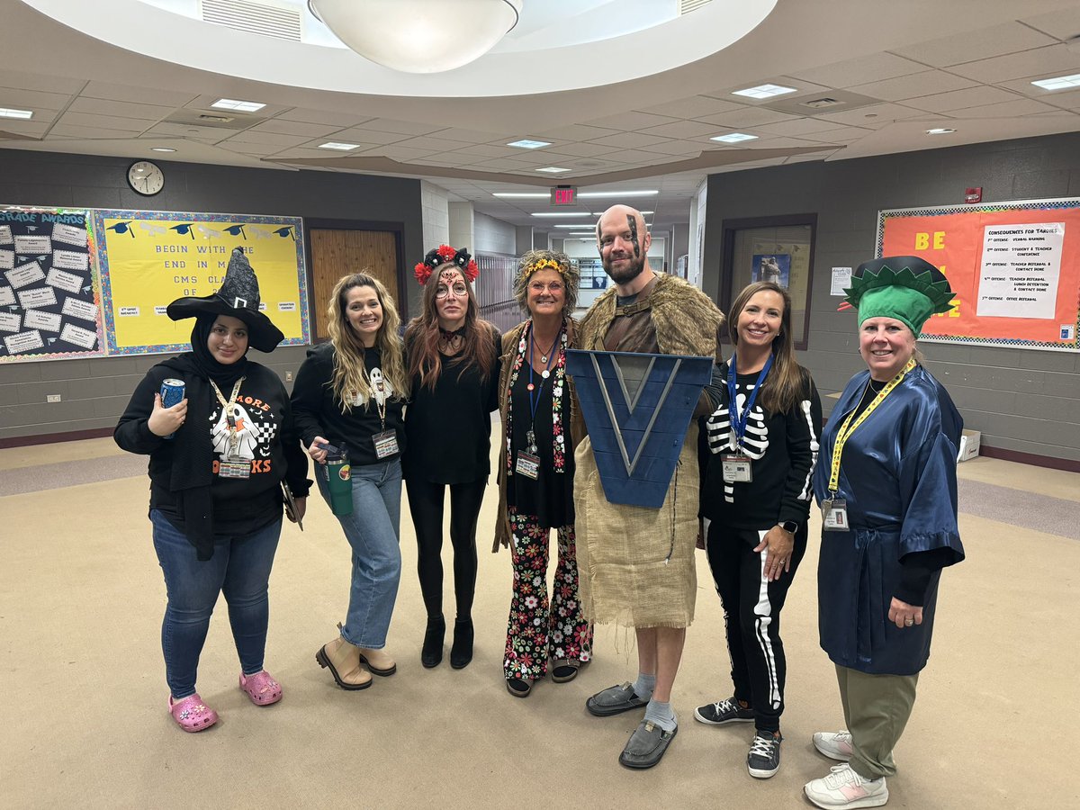 Clarkeedu1's tweet photo. Had a lot of fun seeing all the CMS staff and students in their costumes today, a lot of fun and a lot of smiles all day @This_Is_Mr_K @MrsFerrebee615 @CCSD146Tweets #funandlearning #CMSMushroomkingdom @FreelandBAND146 https://t.co/facYCQAJGO