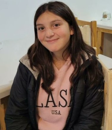 desaparecidaorg's tweet image. ACTUALIZACION !!!!!!
Mili fue vista en #PALERMO #CABA
#URGENTE BÚSQUEDA TIEMPO REAL #MARMOL 
Milagros tiene 13 años desapareció el 21/10 en José Marmol, Almirante Brown, Buenos Aires. Vestía ropa escolar, campera negra, remera roja, pantalón azul y zapas Reebok rosa. Avisar☎️911