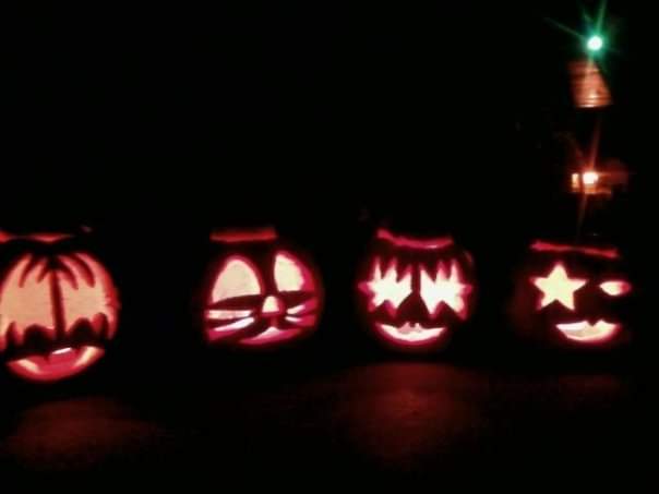 Carved a set of #KISS pumpkins 14 years ago tonight...and partied every day ☝️😄 Happy #Halloween kids!