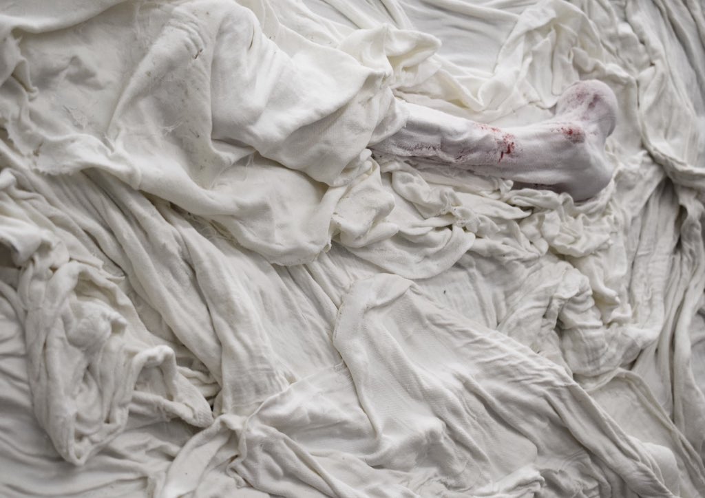 CAAofficialEN's tweet photo. The gold-award winning work-Exploration of Binding: Floating World is made by Xu Xinhua from #CAA School of #Crafts at the 2023 #Graduation Season. The artwork employs porcelain as its medium and folds and bones as visual elements.
#BrainGarden #Art #University #CAAGraduation https://t.co/EWycZF6y6q