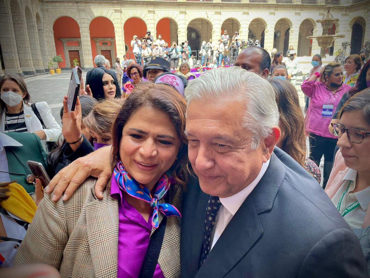 FabiolaAlanis_S's tweet photo. Quiero expresar mi profundo agradecimiento a nuestro querido Presidente, @lopezobrador_, por haberme permitido ser parte de su equipo de trabajo desde la @CONAVIM_MX; para mí ha sido una experiencia de vida y un verdadero privilegio.

Hoy, emprendo la lucha en una trinchera diferente pero con la convicción de que no hay nada más importante que el proyecto de nación que él encabeza. 

La lucha por la construcción de un país de iguales seguirá inspirando mi camino, al lado del Presidente y de la Doctora @Claudiashein.

#FabiolaAlanís
#FAS