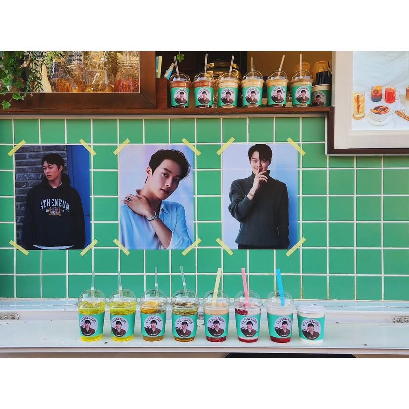 the way joohun chose the recent kiyong picture for the sticker and its only available on ygstage naverpost. and he used topten's kiyong sunbaenim picture as well along with his legendary fred photoshoot pictures 😭😭