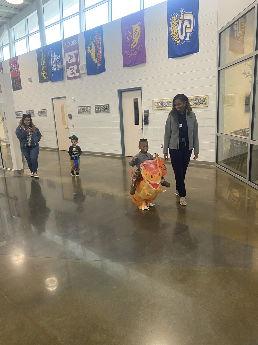 Today was a great day for the Booker T. Washington High School Daycare. Photos of the children receiving treats from <a href="/_cphilli2/">Dr. Carlos Phillips</a> and staff. <a href="/BookerWrs/">Booker T Washington/WRS</a> @Gentry_HISDWrap