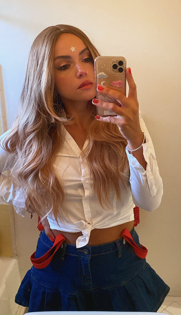 VivicaBold24's tweet photo. QUE DIFΓCIL ES SER YO! @Anahi #HappyHalloween2023 #HappyHalloween #anyween #am #af https://t.co/AyjFdsdyZW
