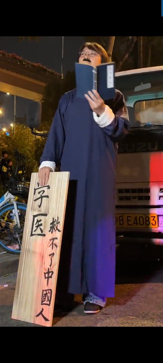 wangzhian8848's tweet photo. 上海的万圣节真搞得挺好的，比日本年轻人有创意。 https://t.co/fjuQQaF8Ne