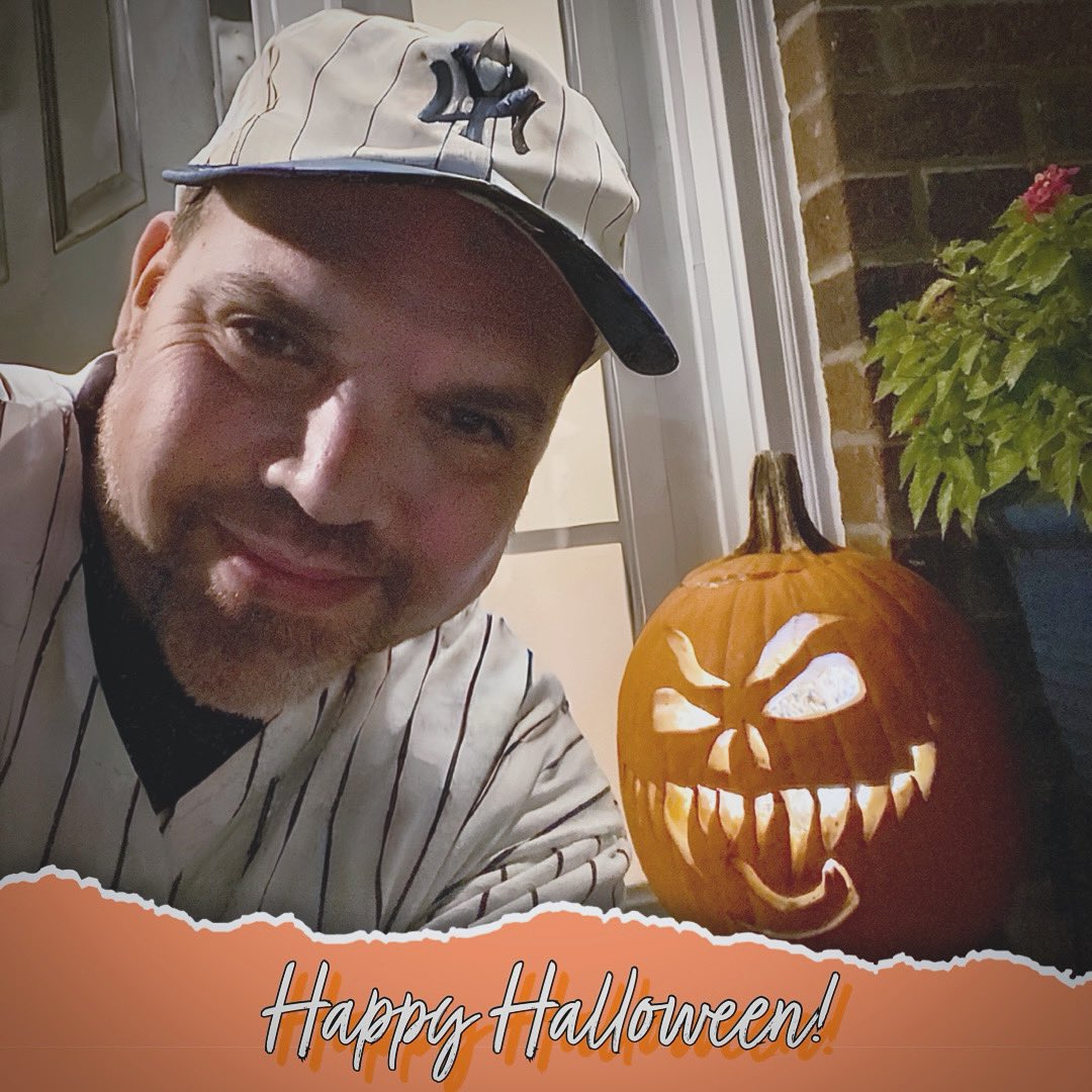 'It was a dark and stormy #Halloween night ...' Chilly & rainy, so happy 125+ trick-or-treaters visited. 🎃👻 Many said, 'Love your costume!' One said, 'Hate your hat, sir!' He was in a Padres uniform. 🤣⚾️ Made me smile. Nice & respectful—all saying thanks. #HappyHalloween!