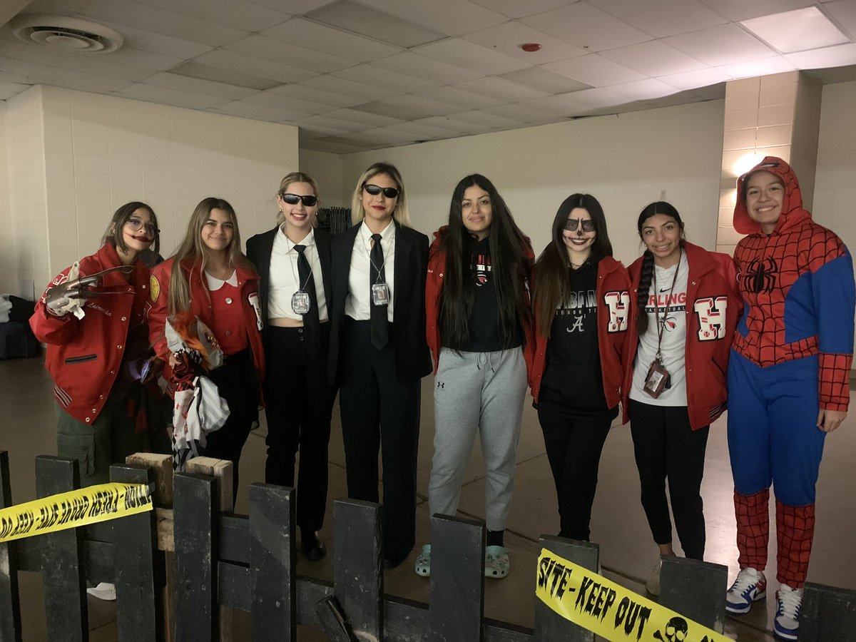 <a href="/HHS_GBBall/">Harlingen Lady Cards</a> had a great evening volunteering at the Haunted House tonight during the Trails of Treats. Thank you to the <a href="/HarlingenTex/">City of Harlingen</a> for putting together an amazing event for our community. #HappyHalloween #CommunityEngagement <a href="/HarlingenCISD/">HCISD</a> <a href="/TripleDubHarl1/">Harlingen Triple Double Basketball Academy</a> <a href="/HarlingenHS/">HHS Cardinals</a>