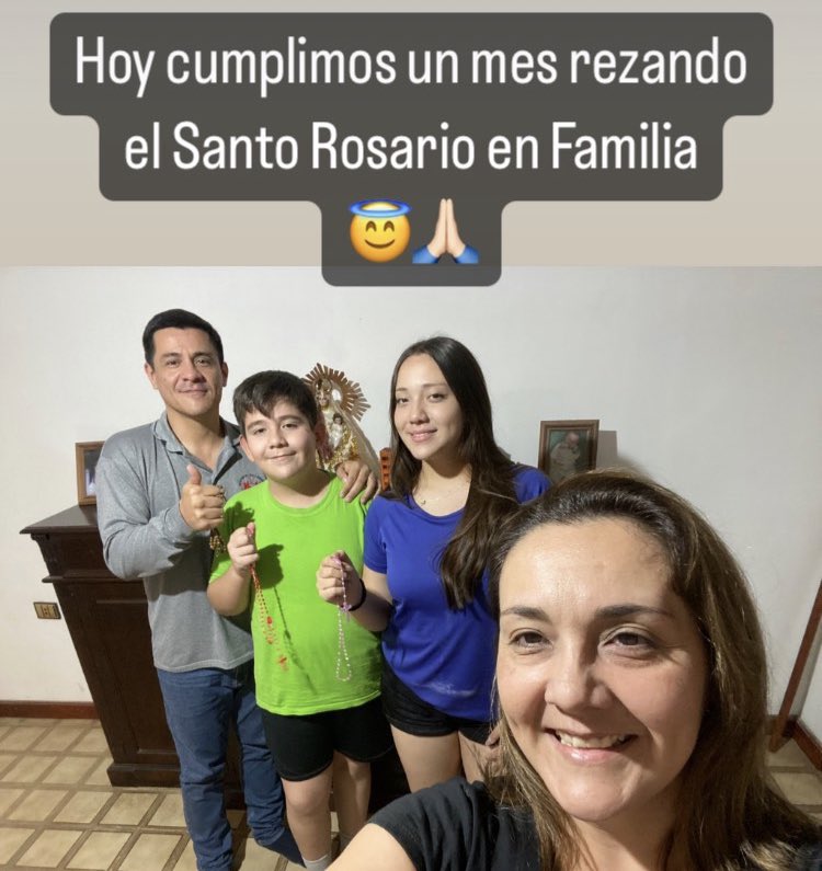 ¡Hoy es un día especial para nuestra familia! 🙏❤️ Quiero compartir con todos ustedes que ¡hoy cumplimos un mes rezando el Santo Rosario juntos! 📿🌹 #FamiliaUnidaEnOración

🌟 Por las noches, nos hemos reunido con fe y devoción a meditar los misterios del Santo Rosario. 🌟