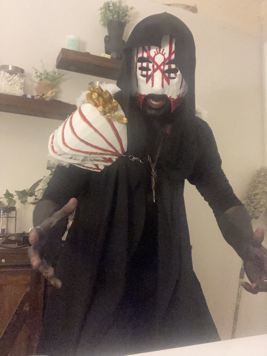 hick_opps's tweet photo. Made my Vessel costume from scratch this year. It worked out great to take the little ones out to trick or treat!!! @Sleep_Token https://t.co/PvmuZ3KS0Q