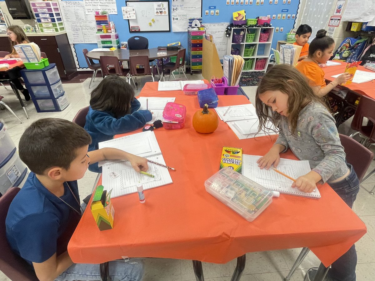 MsFarias_2's tweet photo. Today my 2nd Graders had so much fun celebrating pumpkin day @NISDElrod. #NISD #Halloween https://t.co/Q69xv2rE68