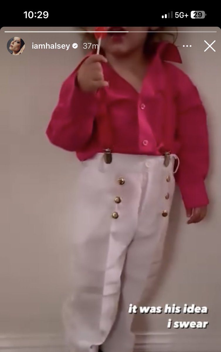occasionaldsco's tweet photo. FJSJFHHD HALSEY DRESSED HER BABY AS HARRY 😭😭😭 https://t.co/K2UX3nTCGt