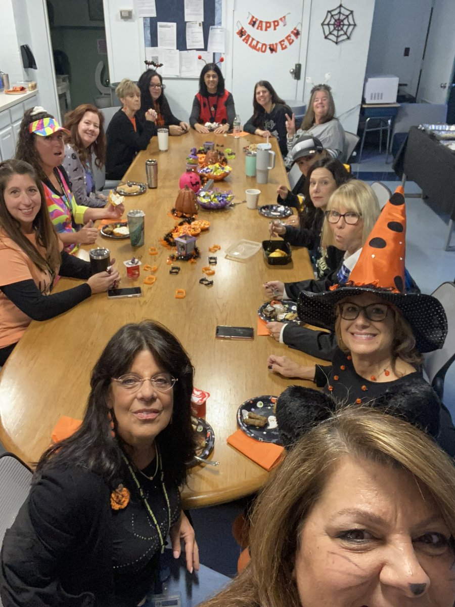 LorieeiroL tweet media