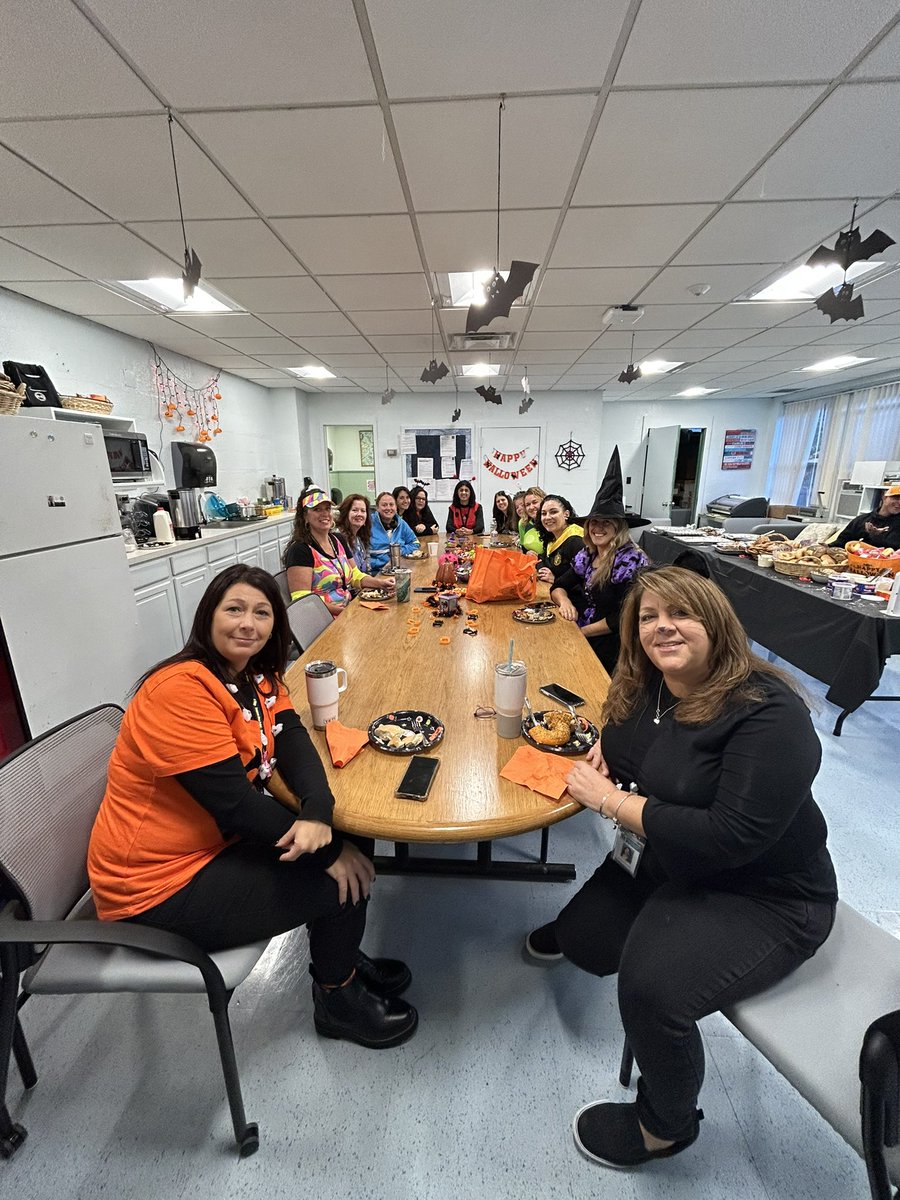 LorieeiroL tweet media