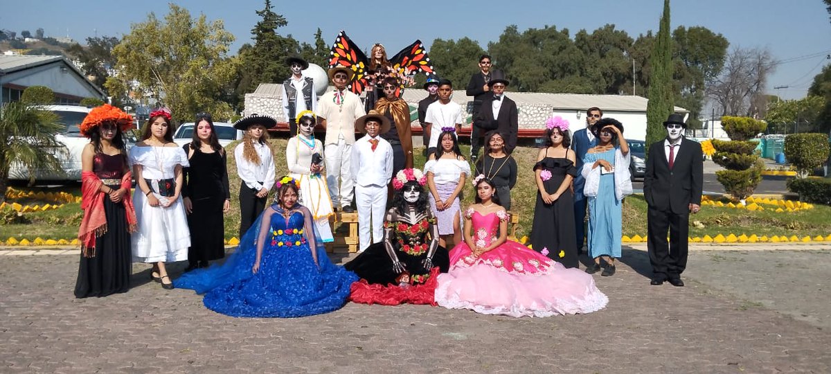 ConalepGbaz's tweet photo. En el marco de la Nueva Escuela Mexicana, con la participación de la comunidad educativa, resaltando nuestras tradiciones, rendimos homenaje a nuestros difuntos.
Montaje de  ofrendas, alebrijes y calaveritas literarias.
@Conalep_Edomex
#ApasionadamenteCONALEP 
#ElPoderDeServir https://t.co/zdxorPrQ0O