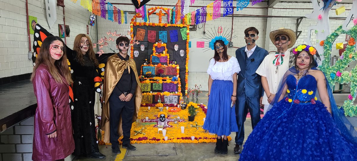 ConalepGbaz's tweet photo. En el marco de la Nueva Escuela Mexicana, con la participación de la comunidad educativa, resaltando nuestras tradiciones, rendimos homenaje a nuestros difuntos.
Montaje de  ofrendas, alebrijes y calaveritas literarias.
@Conalep_Edomex
#ApasionadamenteCONALEP 
#ElPoderDeServir https://t.co/zdxorPrQ0O