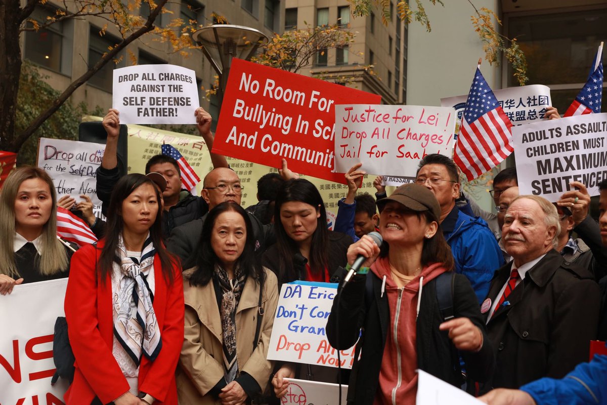 donghui4nyc's tweet photo. @BrooklynDA drop all charges against the self defending father Mr. Lei NOW! https://t.co/JeyqdO1ats