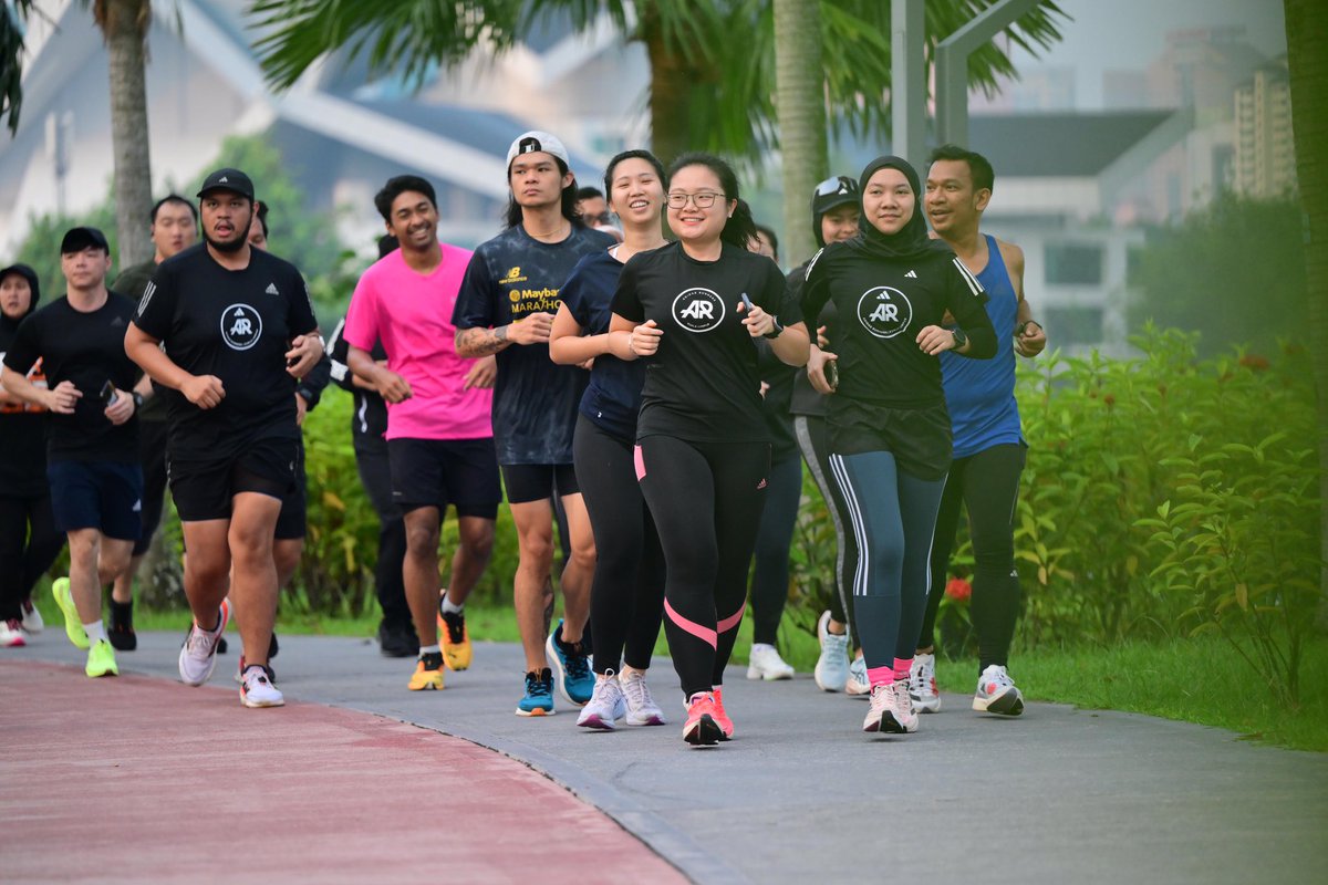chxrmnjy_'s tweet photo. Too good not to share it here. Always with my ko-kep 😍✨
Last Saturday's at Adiclub Members Week Community Run. A great weekend indeed. Looking forward to the next one.
#adidasmy #adidasrunnerskl #membersweek /// https://t.co/F74ylW0FcE