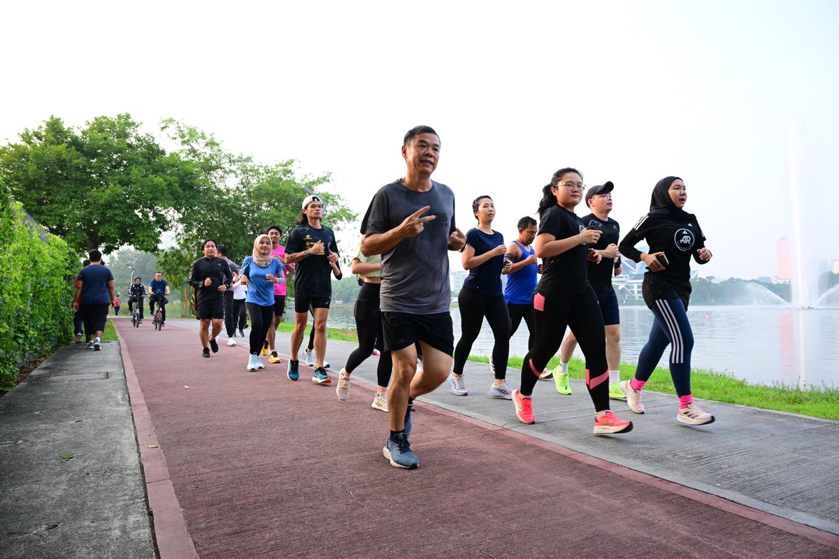 chxrmnjy_'s tweet photo. Too good not to share it here. Always with my ko-kep 😍✨
Last Saturday's at Adiclub Members Week Community Run. A great weekend indeed. Looking forward to the next one.
#adidasmy #adidasrunnerskl #membersweek /// https://t.co/F74ylW0FcE